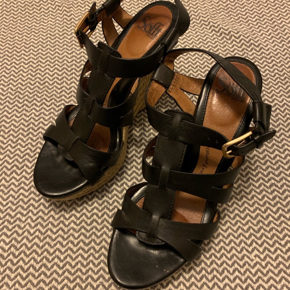 EUC Sofft wedge sandals